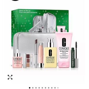 Clinique - 8 piece Glow on the Go set NWT